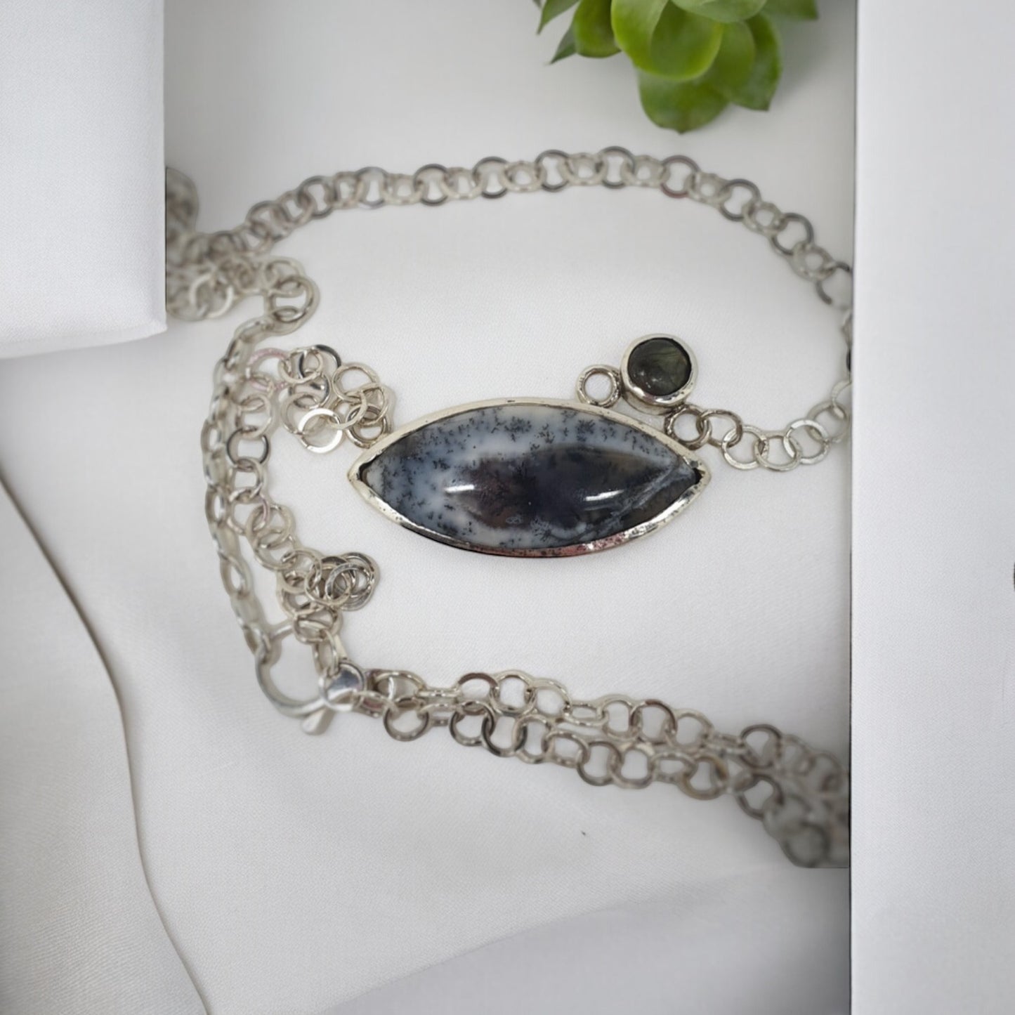 Dendrite opal (no 232)