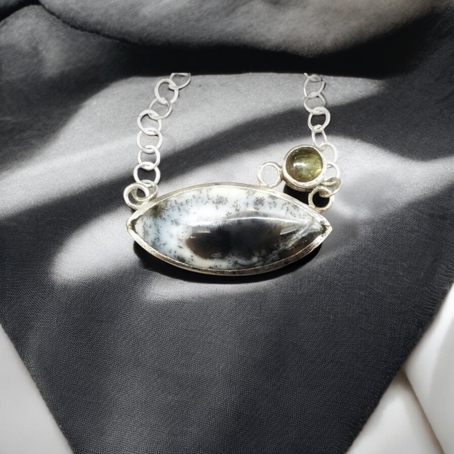 Dendrite opal (no 232)