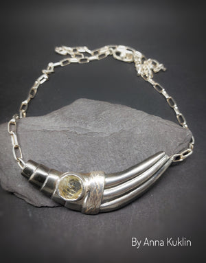 Art deco bib